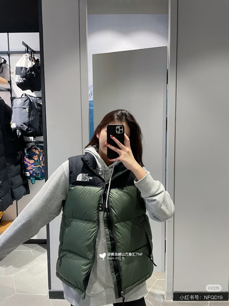110429 Men's and women's classic high and full embroidered logo down vest clothes on the north side