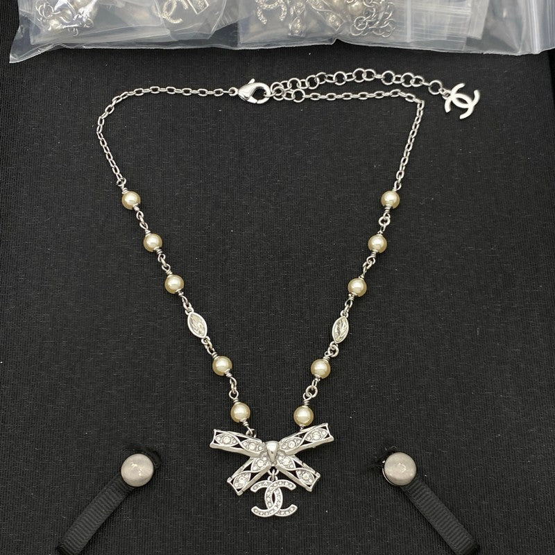 18K Chanel Bow Tie Diamond Gold Necklace